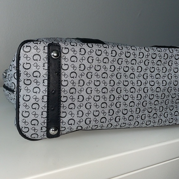 Guess Signature print Hand Bag with embossed ostrich accent - Picture 7 of 9